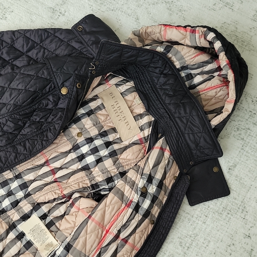Burberry Black Quilted Puffer Coat with Signature Beige Check Lining - Picture 4 of 16
